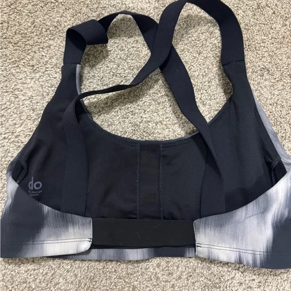 alo vapor aurora take charge bra - Picture 4 of 5